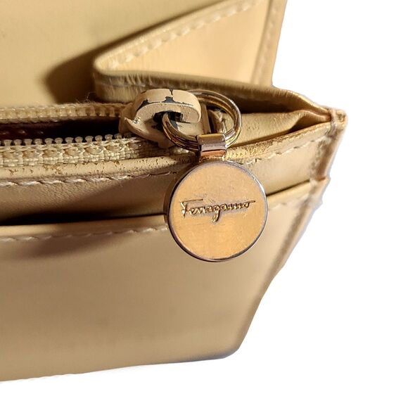 Salvatore Ferragamo Khaki Leather & Gold Gancini Long Bi-Fold Vintage Wallet - Picture 8 of 10